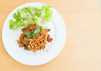 spaghetti pork with tomatoes sauce