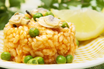 Risotto with peas and clams