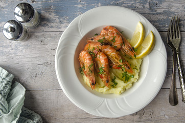 Garlic shrimps with polenta