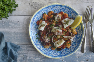 Quick stewed squid with tomatoes