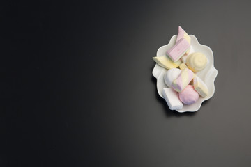 piatto con caramelle