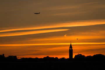 Naklejka premium Sunset View From Across St-Lawrence River