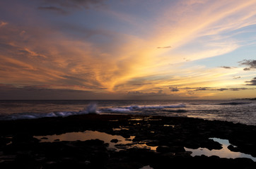 Fototapeta premium Surf, Sunset, Kauai, Hawaii