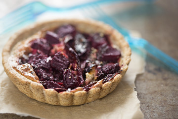 Beetroot and red onion tart 