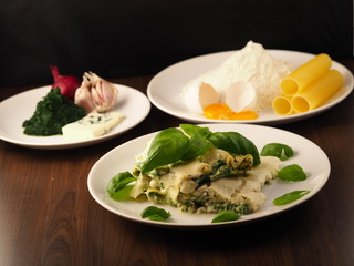 Cannelloni con ricotta e spinaci. Italian pasta with ricotta and spinach, basil, blue cheese, egg, flour, onion and garlic. Delicious food.