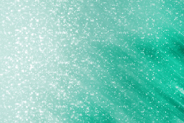 Obraz premium Green festive background sun and rays with glitter bokeh