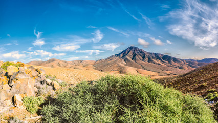 Panorama der wundersch&ouml;nen Vulkanlandschaft von Fuerteventura