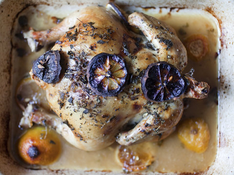 Whole roasted chicken and lemon slices 