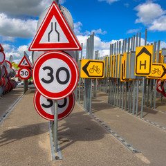 Bottleneck and speed limit sign
