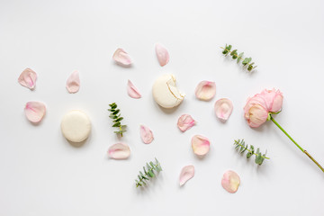 woman table with rose and macaroons in pastel color top view mockup