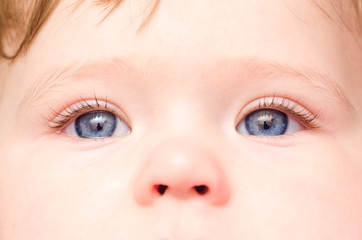 Naklejka premium Baby face with blue eyes, close-up