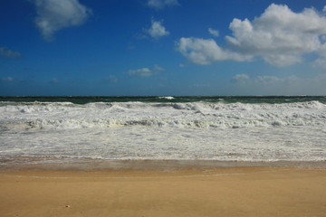 Fototapeta na wymiar Rough Indian Ocean on Scarborough Beach, Australia