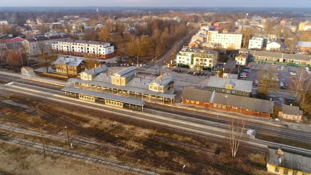13242_The_view_of_the_old_train_station_in_Tartu.mov