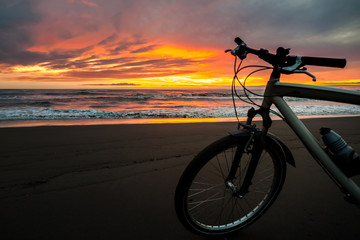 Fototapeta premium Tourist bike on the coast of the sea at sunset time