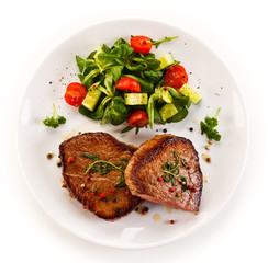 Grilled steak with vegetables