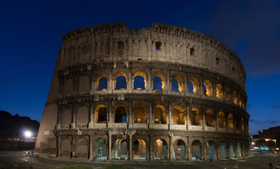 Fototapeta na wymiar Colisée de Rome de nuit