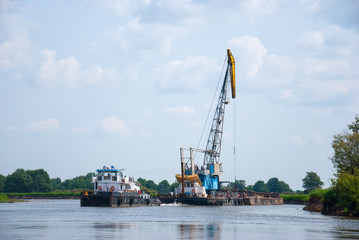 Fototapeta na wymiar The cargo barge floats on the river