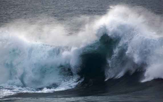 Powerful Ocean Wave Breaking