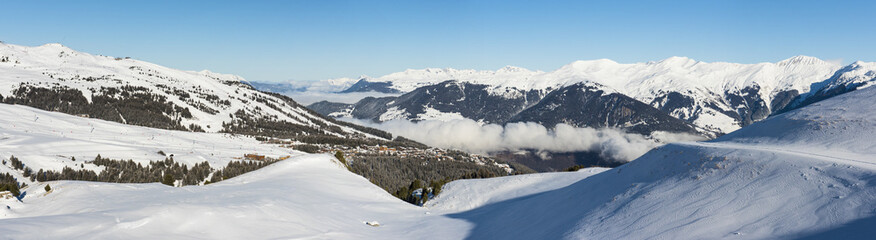 Fototapeta premium Panoramic view down an alpine mountain valley