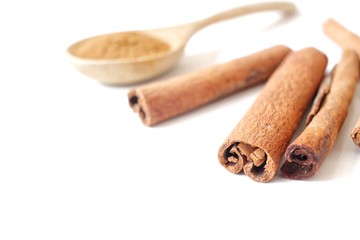 Cinnamon powder isolated