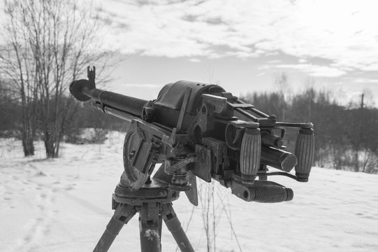 black and white, a heavy machine gun of world war II.