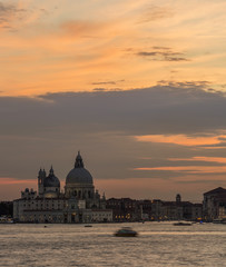 Obraz premium Beautiful sunset on the Basilica di Santa Maria della Salute in Venice, Italy