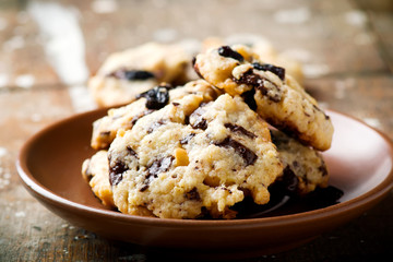 chocolate chip and raisins cookies.