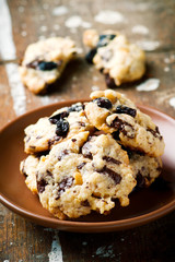chocolate chip and raisins cookies.