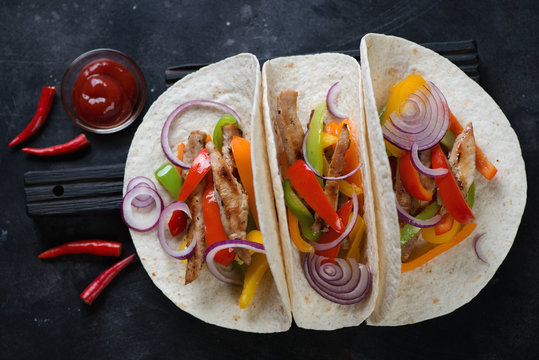 Above view of wheat wraps with mexican pork fajitas, selective focus