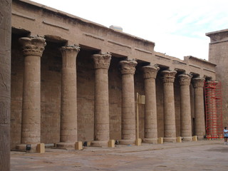 Fototapeta premium Eindrücke von einer Nilkreuzfahrt in Ägypten. Edfu Tempel