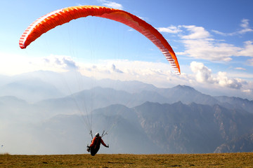 paraglading on garda lake