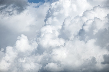 Obraz premium White clouds in the blue sky