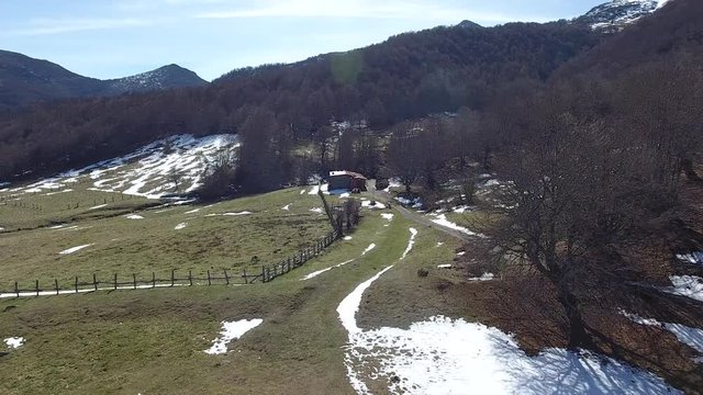 REFUGIO VEGABA&Ntilde;O LEON 4K VISTA DRONE