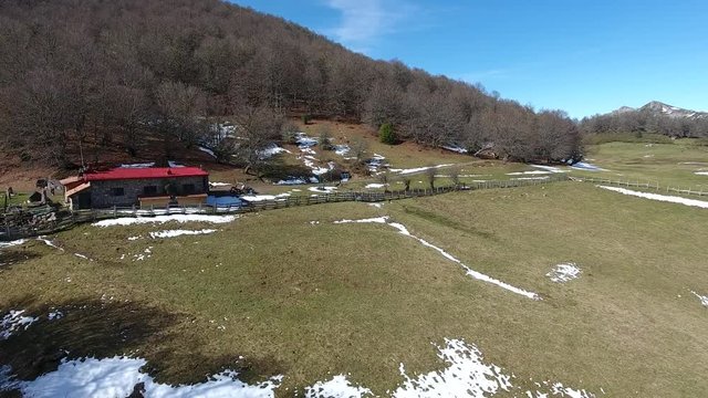 REFUGIO VEGABA&Ntilde;O LEON 4K VISTA DRONE