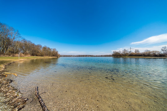 Feringasee in Unterf&ouml;hring bei M&uuml;nchen kurz vor dem Fr&uuml;hling