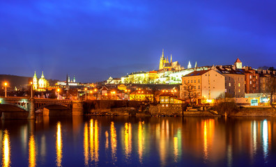 Fototapeta na wymiar The night view of Prague and Charles bridge