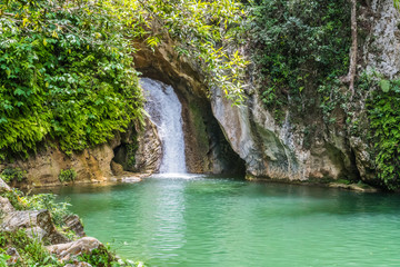 Fototapeta na wymiar Wasserfall Salto del Caburni im Nationalpark „Topes de Collantes“ im Escambray – Gebirge in der Nähe von Trinidad auf Kuba