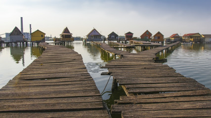 Floating fishing houses on Bokod lake in Hungary © Jasper