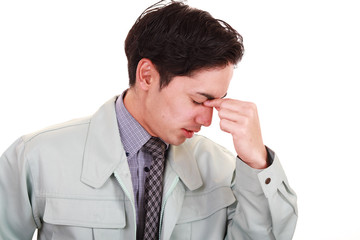 頭痛を訴える宅配人
