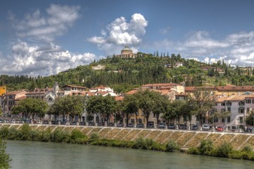 Fototapeta premium Verona, Blick über die Etsch zum Kloster Santuario della Madonna di Lourdes