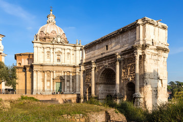 Obraz premium Rome, Italy. The Roman Forum: the arch of Septimius Severus (203) and the church of Santi-Luca-e-Martina