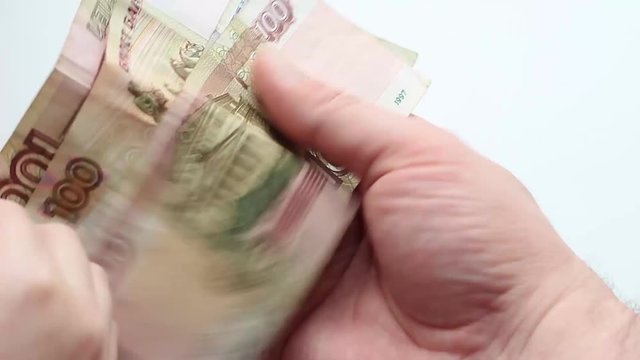 Руки ребенка перекладывают деньги в руки мужчины