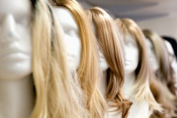 Row of Mannequin Heads with Wigs - obrazy, fototapety, plakaty
