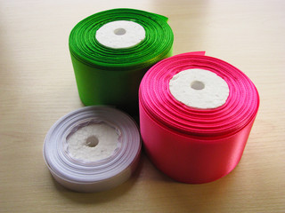 Color ribbon coils