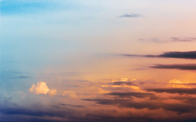 Obraz premium Sunset with sun rays, sky with clouds and sun.