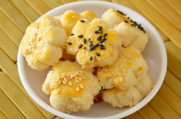 Chinese mini cookies dressing black and white sesame on cup