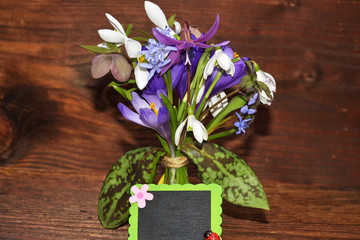 Spring bouquet of flowers on wood