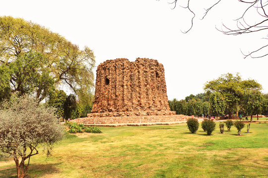 The abandoned Alai Minar at Qutub Minar Complex. Alauddin Khilji started building the Alai Minar, which was conceived to be two times higher than Qutub Minar, which remains incomplete after his death.
