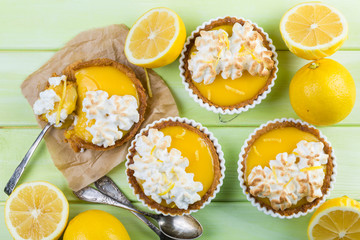 Lemon meringue mini pies