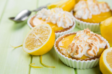 Lemon meringue mini pies